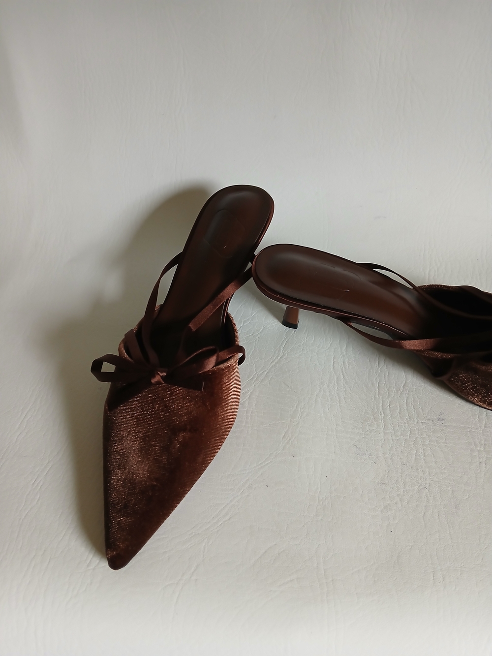 Women's CH Pointed Toe Brown Textured Fabric Mules Kitten Heels Sz8.5M - Picture 7 of 16